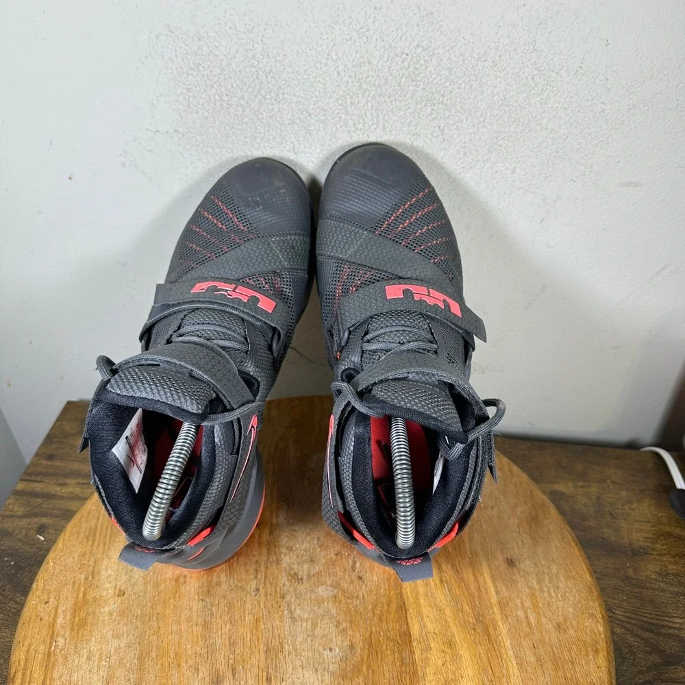 Nike LeBron Soldier 9 IX Dark Grey Crimson Basketball Shoes 749490-008 Mens 8